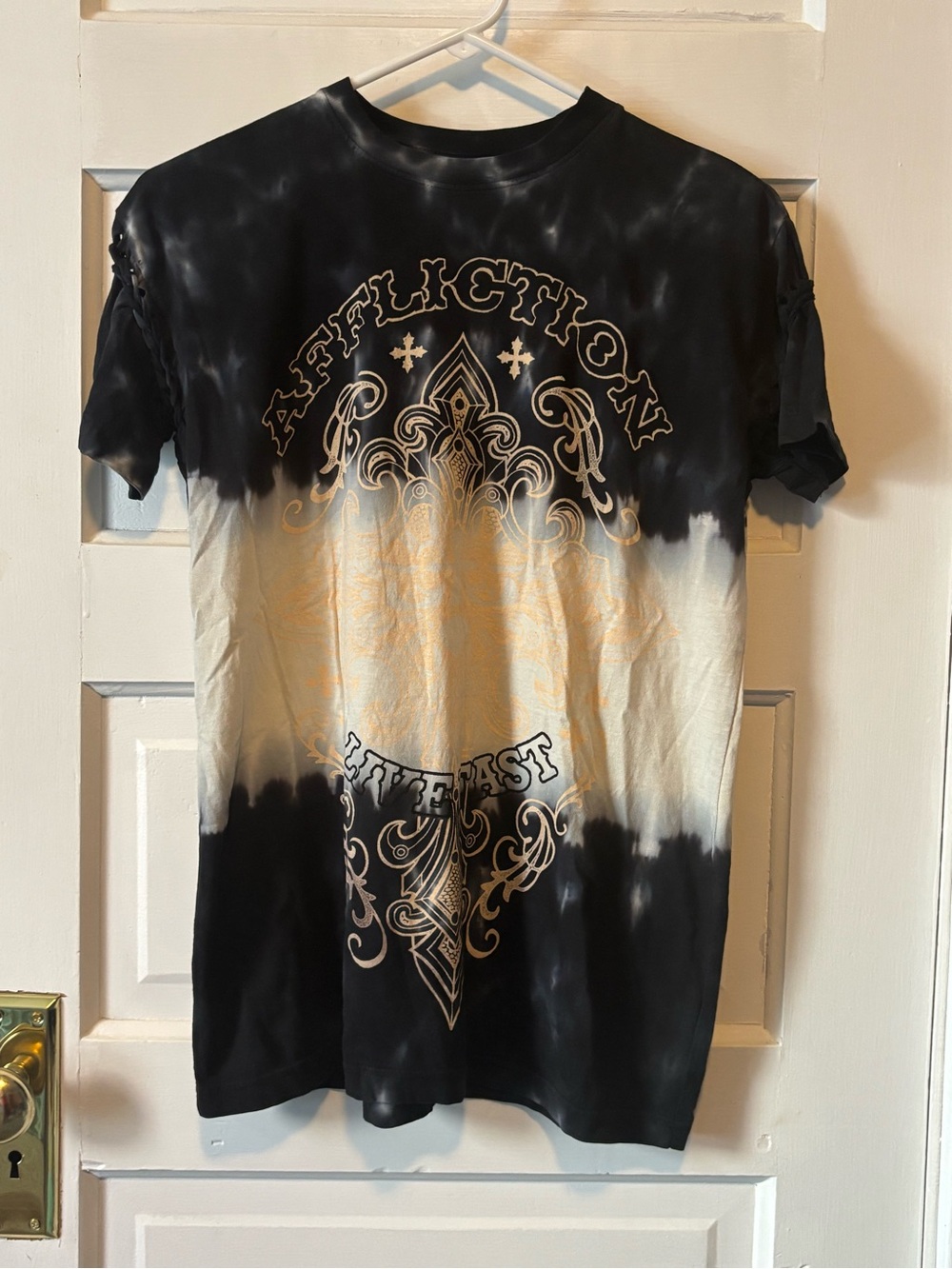 Affliction Women's Black and Cream Tie-Dye Graphic Tee